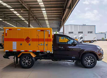 板芙镇爆破器材运输车